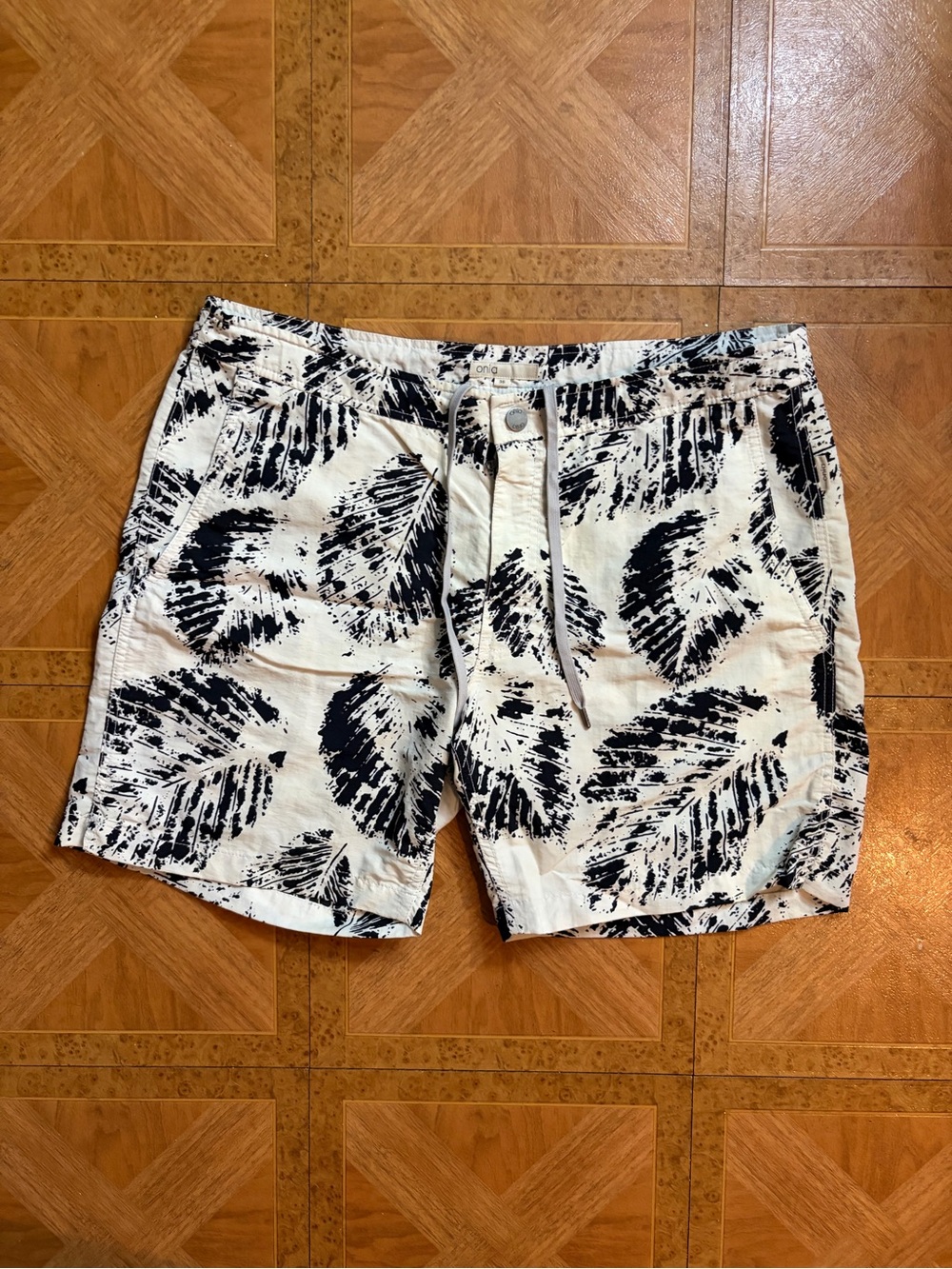 Onia Leaf-Print Hybrid Swim Trunks Sz 36